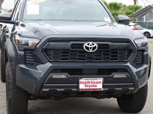 Used 2025 Toyota Tacoma TRD Off-Road w/ TRD Off Road Upgrade Package AWD/4WD image 4