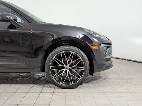 Certified 2025 Porsche Macan AWD/4WD image 11
