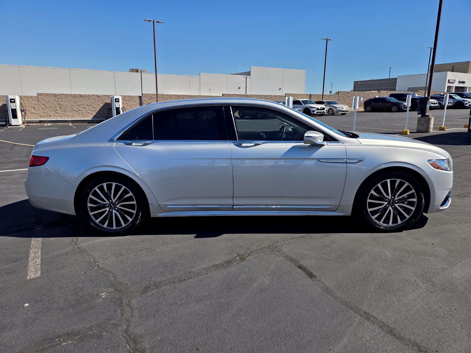 Used 2017 Lincoln Continental Select FWD image 7