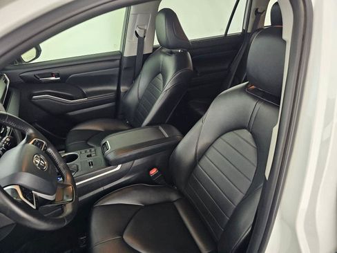 Used 2023 Toyota Highlander XLE FWD image 22