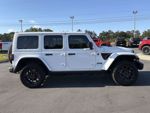 Used 2025 Jeep Wrangler Unlimited Sahara image 27