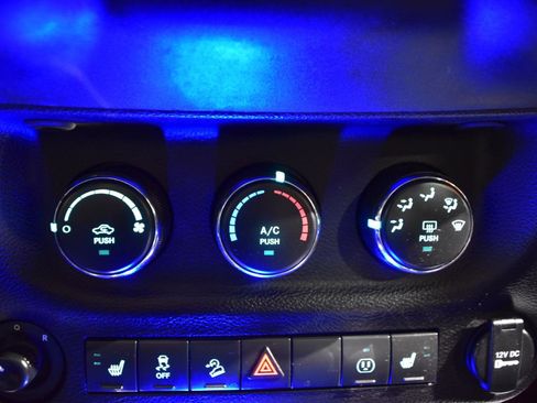 Used 2017 Jeep Wrangler Unlimited Rubicon w/ Cold Weather Group image 29