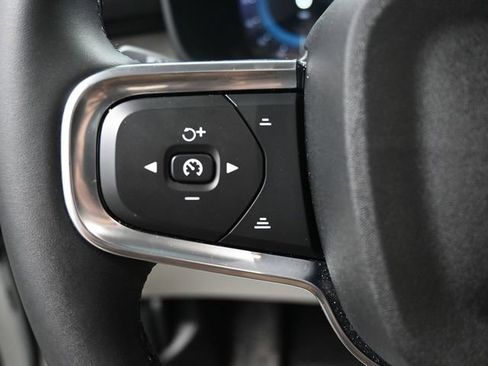 Used 2023 Volvo XC40 B5 Ultimate w/ Protection Package Premier image 25