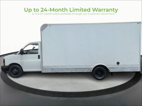 Used 2016 Chevrolet Express 4500 RWD image 4