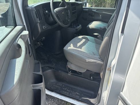 Used 2014 Chevrolet Express 3500 Extended RWD image 11