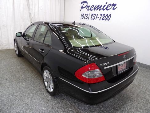 Used 2009 Mercedes-Benz E 350 4MATIC Sedan image 4