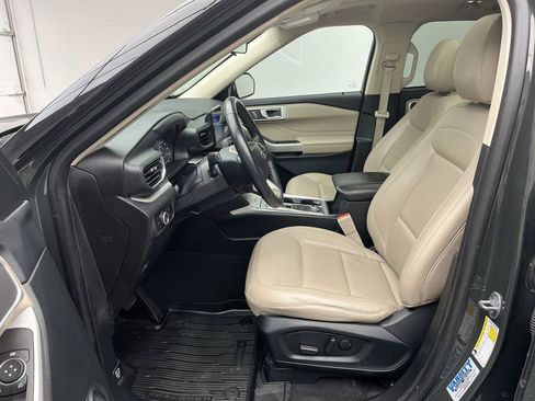 Certified 2023 Ford Explorer XLT w/ Equipment Group 202A AWD/4WD image 3
