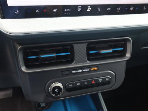 New 2025 Ford Maverick XLT w/ XLT Luxury Package image 17