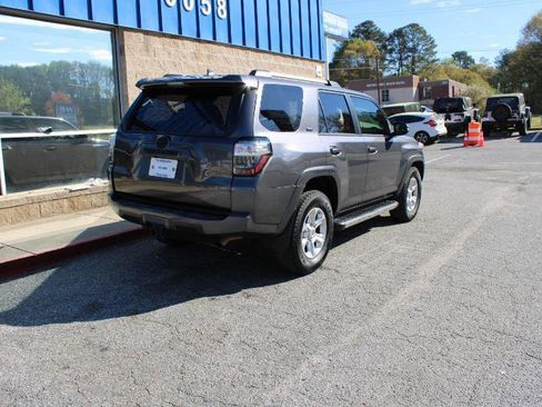 Used 2020 Toyota 4Runner SR5 Premium w/ Moonroof Package RWD image 4