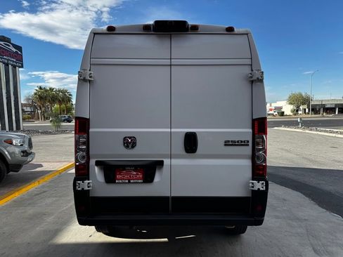 Used 2024 RAM ProMaster 2500 w/ Convenience Group FWD image 11