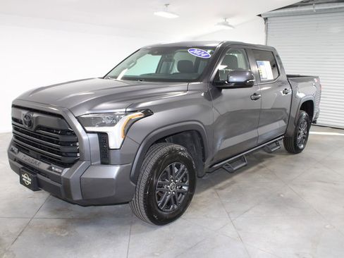 Used 2024 Toyota Tundra SR5 w/ SR5 Convenience Package AWD/4WD image 4