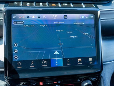 Used 2023 Jeep Grand Cherokee L Limited image 18