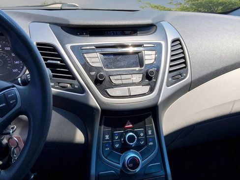 Used 2015 Hyundai Elantra SE FWD image 9