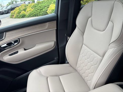 Certified 2025 Volvo XC90 B5 Core w/ Climate Package AWD/4WD image 28