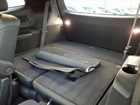 Used 2025 Cadillac XT6 Premium Luxury image 28