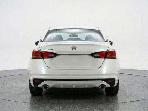Used 2025 Nissan Altima 2.5 SV image 7