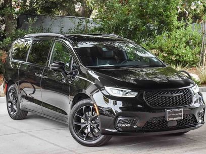 New 2026 Chrysler Pacifica Limited w/ S Appearance Package