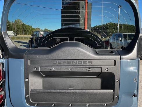 Used 2022 Land Rover Defender 110 X-Dynamic HSE image 13