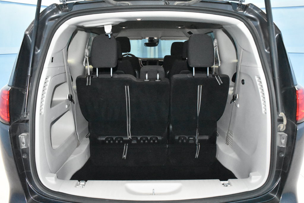 Used 2023 Chrysler Voyager LX FWD image 27