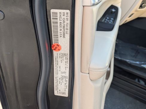 Used 2023 Jeep Grand Cherokee 4WD 4xe w/ Luxury Tech Group II image 38