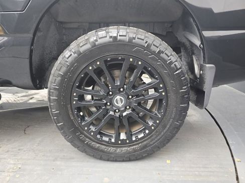 Used 2019 Nissan Titan SL w/ Midnight Edition image 16