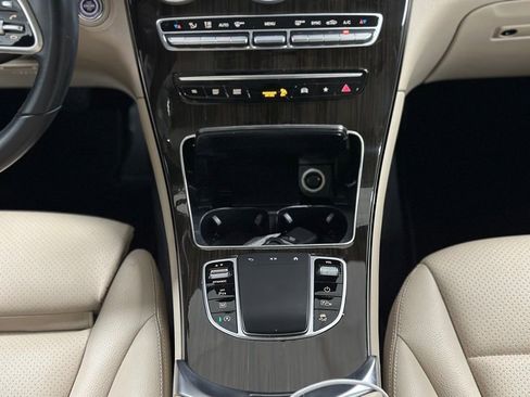Used 2021 Mercedes-Benz GLC 300 image 17