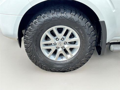 Used 2018 Nissan Frontier SV w/ Value Truck Package AWD/4WD image 29