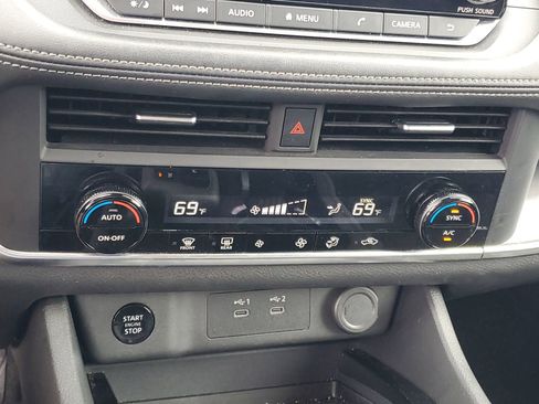 Used 2024 Nissan Rogue SV image 18