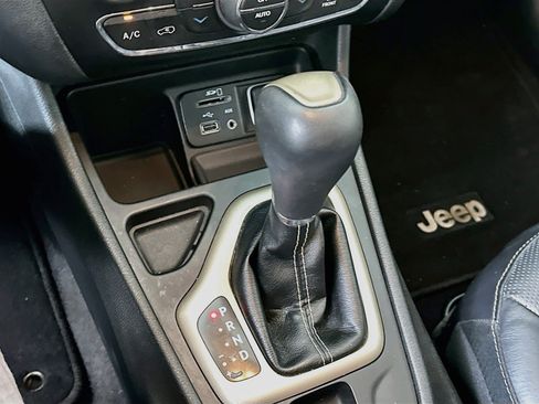 Used 2016 Jeep Cherokee Limited w/ Luxury Group FWD image 25