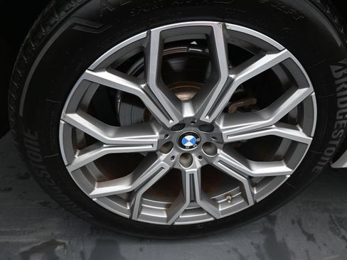 Used 2021 BMW X7 xDrive40i w/ Premium Package AWD/4WD image 49