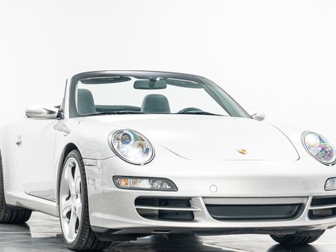 Used 2005 Porsche 911 Carrera RWD image 3