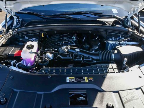 New 2025 Jeep Grand Cherokee L Limited image 12