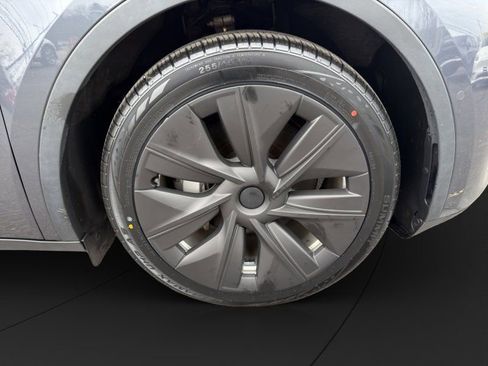 Used 2020 Tesla Model Y Long Range image 24