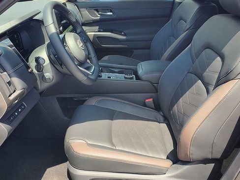 New 2025 Nissan Pathfinder Platinum image 10