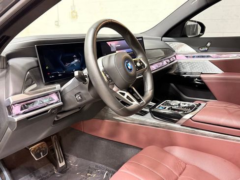 Used 2024 BMW i7 xDrive60 image 34