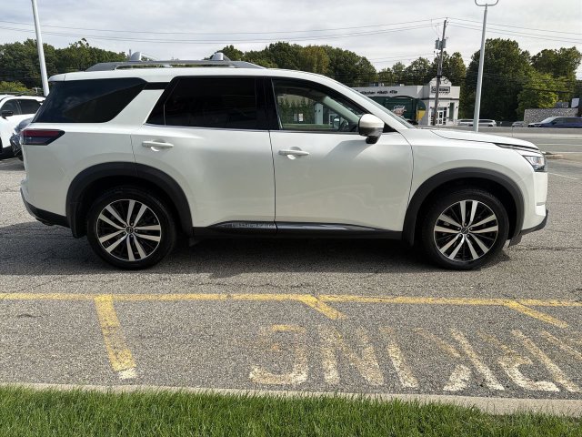 Certified 2024 Nissan Pathfinder Platinum w/ Cargo Package AWD/4WD image 9