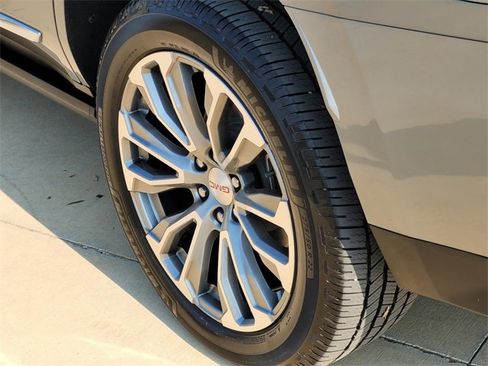 Used 2023 GMC Yukon Denali image 7