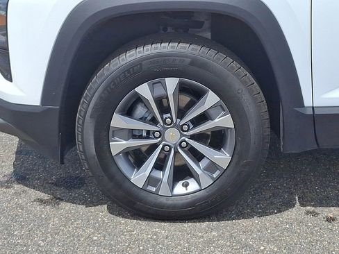 Used 2025 Chevrolet Equinox LT AWD/4WD image 8