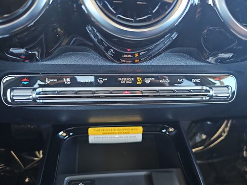 New 2026 Mercedes-Benz GLB 250 image 22