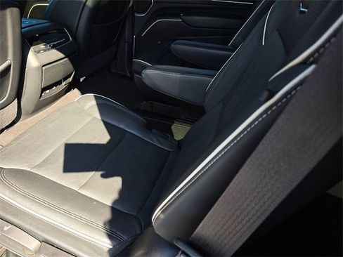 Used 2023 Cadillac Escalade Premium Luxury image 9