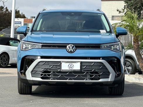 New 2025 Volkswagen Taos SE image 3