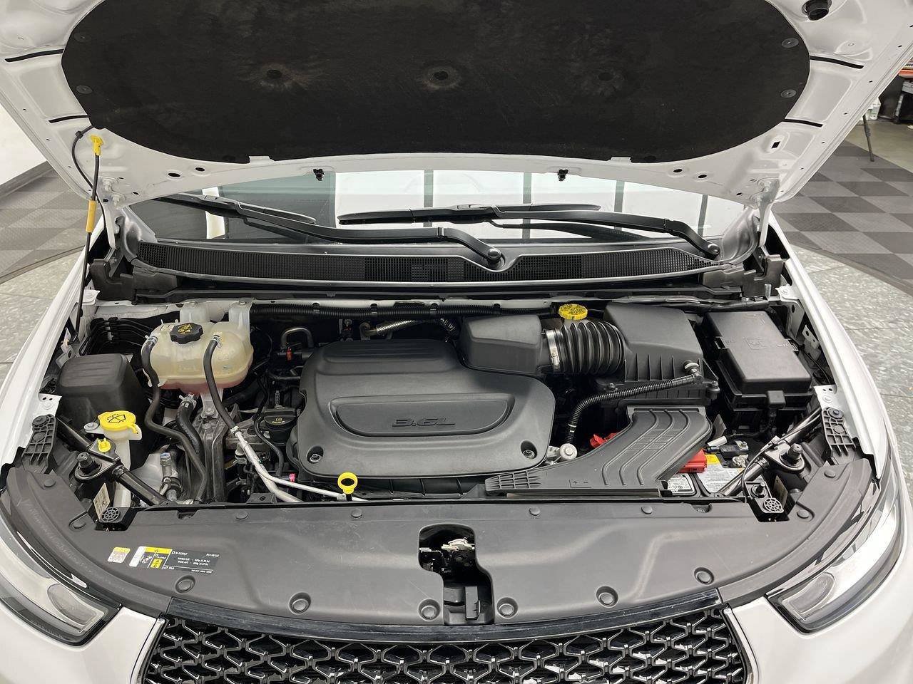 Used 2025 Chrysler Pacifica Select FWD image 27