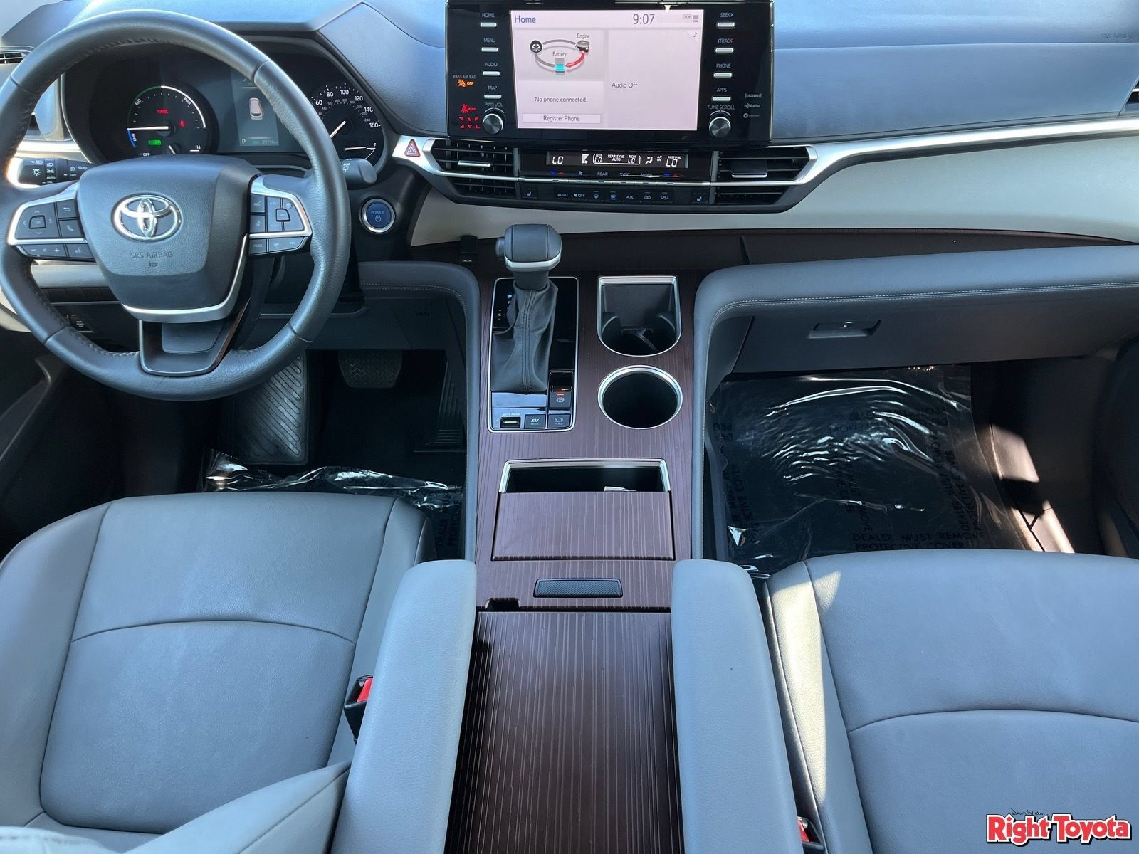Certified 2024 Toyota Sienna XLE FWD image 18