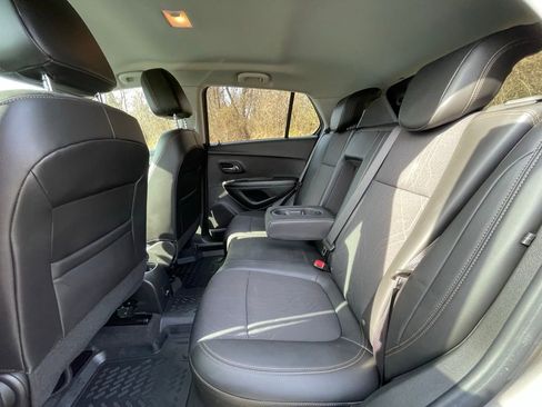 Certified 2022 Chevrolet Trax LT w/ LT Convenience Package image 18