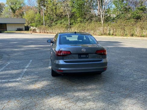 Used 2017 Volkswagen Jetta SE FWD image 6