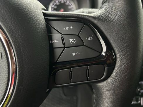 Used 2022 Jeep Renegade Altitude w/ Convenience Group image 22