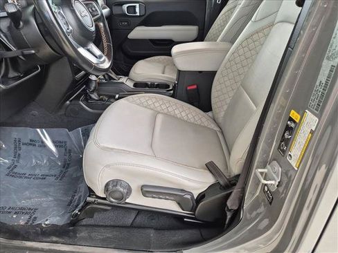 Used 2022 Jeep Gladiator Overland AWD/4WD image 16