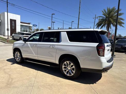 Used 2023 Chevrolet Suburban Premier image 6