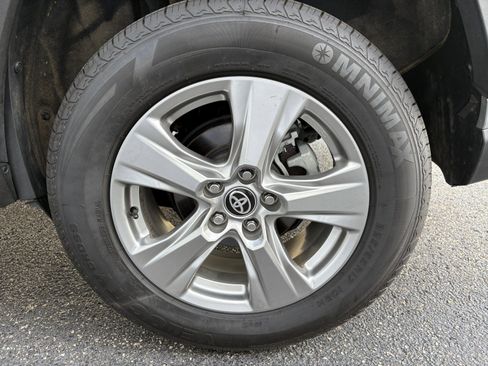Used 2024 Toyota RAV4 XLE FWD image 35
