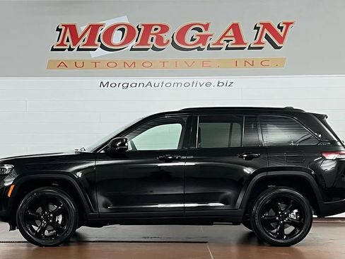 Used 2023 Jeep Grand Cherokee Altitude AWD/4WD image 6